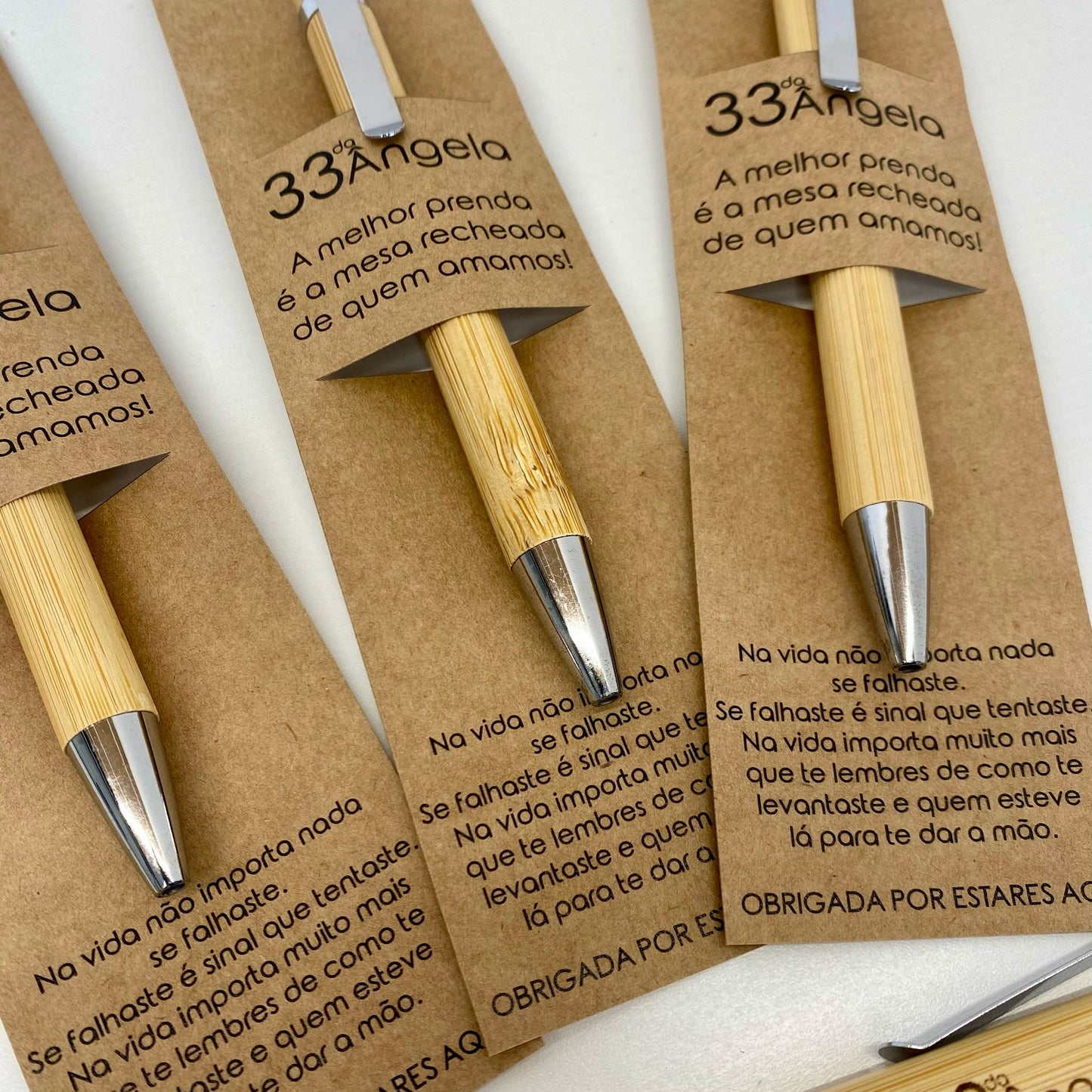 Lembrança de Aniversário com caneta Personalizada e suporte em Kraft (10 Unidades)